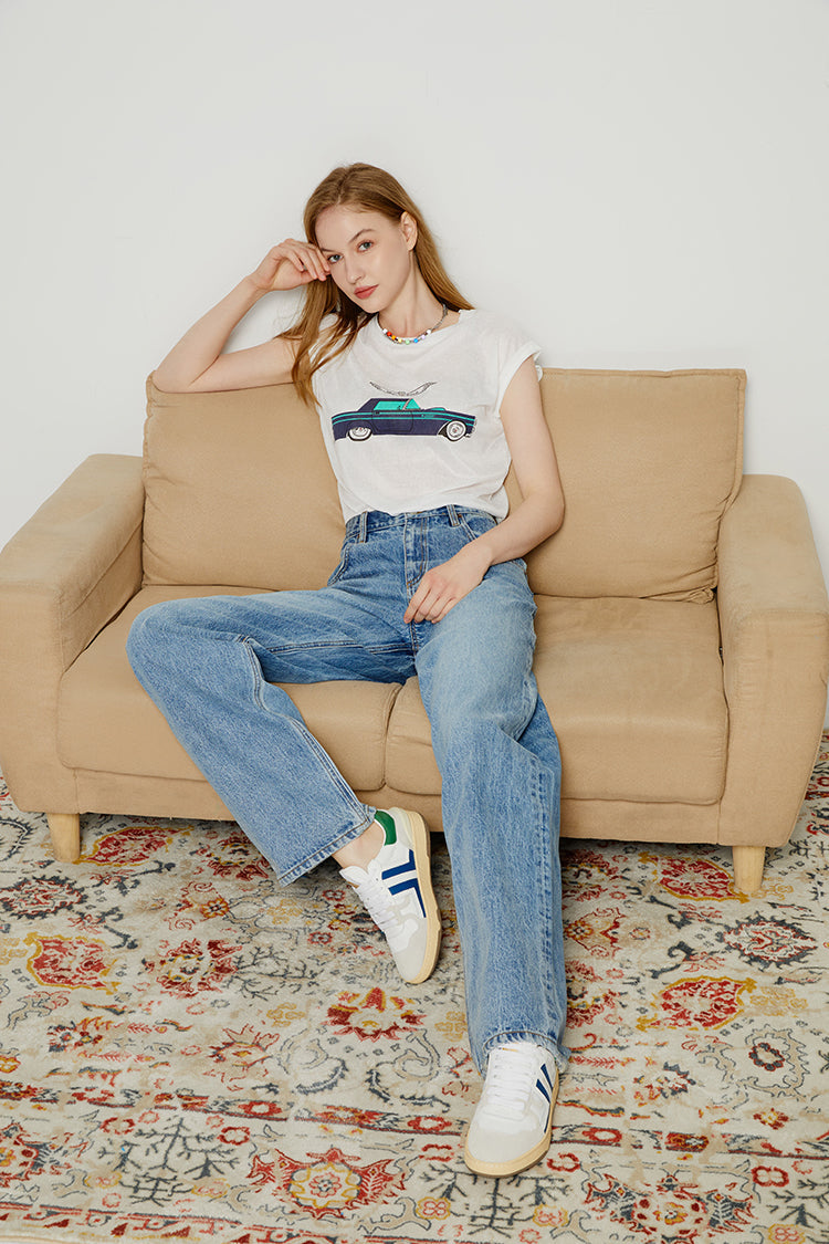 Hey Joanie 80's utility loose jeans with high waist and relaxed fit, featuring classic denim wash and functional pockets.