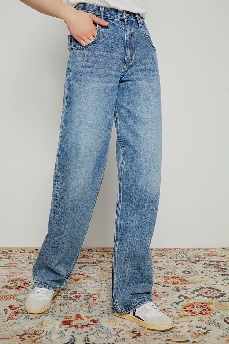 Hey Joanie 80's utility loose jeans with relaxed fit and high waist, shown in a casual streetwear style.