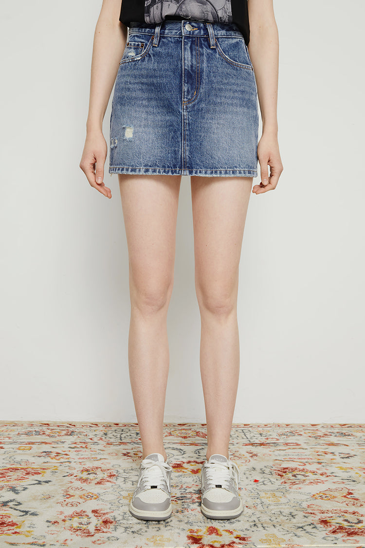 Hey Joanie 80's vintage mini skirt with high waist and bold pattern, styled for retro fashion enthusiasts.