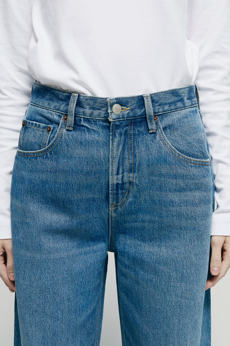Hey Joanie Arc Jean HJ055 in denim, close-up of the stylish high-waisted jeans showing textured fabric and classic stitching.
