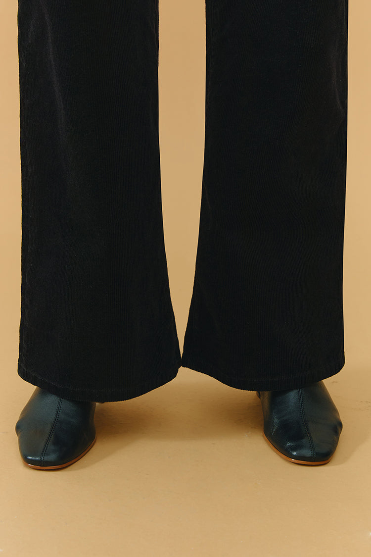 Light brown baggy corduroy pants by Hey Joanie, 80's style, with wide legs and textured fabric.
